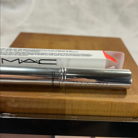 NWT MAC lipstick in gutsy, and NYX contour pallet - Picture 5 of 8